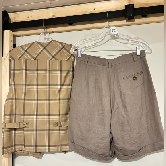 SOLD!!! Styled Outfit - American apparel linen shorts & vintage vest - Picture 4 of 4